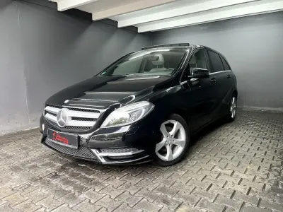 Gebraucht Mercedes B200 156 PS (114 kW) 2012 Schwarz Kleinwagen
