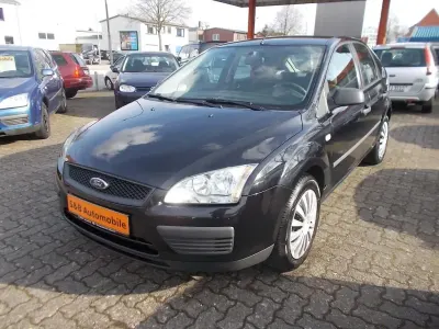 Gebraucht Ford Focus Trend 101 PS (74 kW) 2005 Pantherschwarz metallic Limousine
