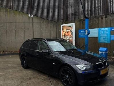 Gebraucht BMW 318 130 PS (95 kW) 2008 Schwarz Kombi