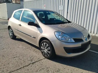 Gebraucht Renault Clio 65 PS (47 kW) 2006 Gold Kleinwagen