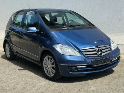 Gebraucht Mercedes A180 109 PS (80 kW) 2011 Blau Kleinwagen