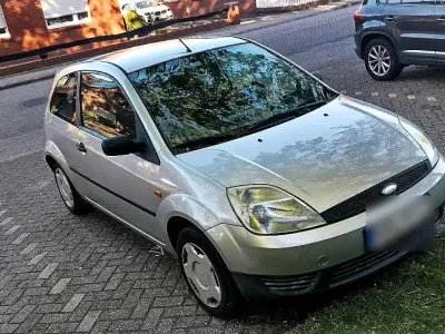 Gebraucht Ford Fiesta 2004 Silber Kleinwagen