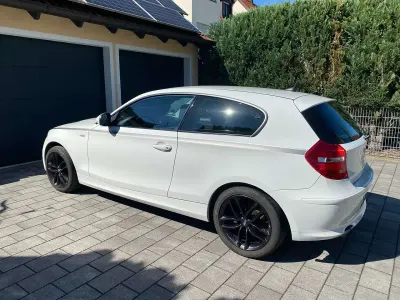 Gebraucht BMW 116 122 PS (89 kW) 2010 Weiß Kleinwagen