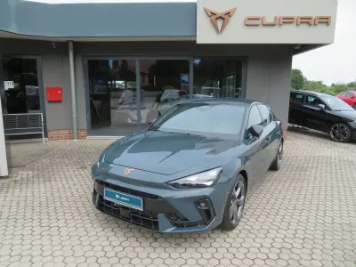 Neu Cupra Leon 150 PS (110 kW) 2026 Blau Limousine