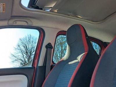 Second-hand Renault Twingo Liberty 69 CP (50 kW) 2016 Roșu Hatchback