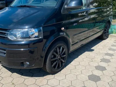 Gebraucht VW Multivan 179 PS (131 kW) 2011 Schwarz Van / Kleinbus