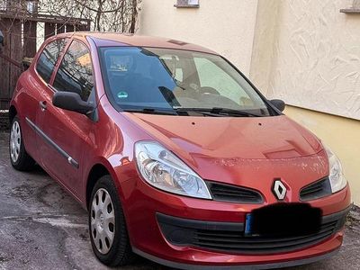 Second-hand Renault Clio II 74 CP (54 kW) 2006 Roșu Berlinǎ