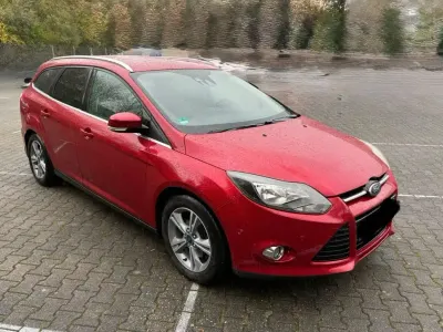 Gebraucht Ford Focus 140 PS (102 kW) 2012 Rot Kombi