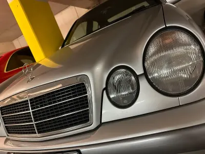 Gebraucht Mercedes E200 136 PS (100 kW) 1996 Silber Limousine