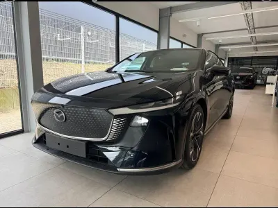 Neu Mazda 6e Takumi-Line 60 kW (82 PS) 2026 Schwarz Limousine