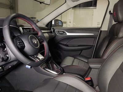 Neu MG ZS Luxury 106 PS (77 kW) 2025 Peebleschwarz metallic peebleschwarz metallic Limousine