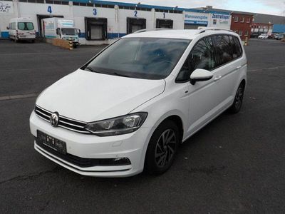 Weiß Gebraucht 2019 VW Touran Join Van / Kleinbus | 8.999 € (Etwas zu teuer)