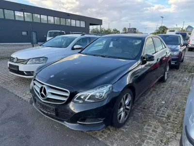 Gebraucht Mercedes E220 Avantgarde 170 PS (125 kW) 2013 Schwarz Limousine