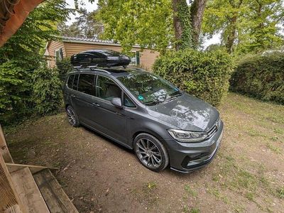 Grau Gebraucht 2018 VW Touran R-line Van / Kleinbus | 25.800 € (Fairer Preis)