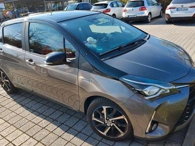 Gebraucht Toyota Yaris Hybrid Style 111 PS (81 kW) 2019 Braun Kleinwagen