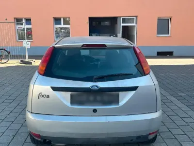 Brugt Ford Focus 100 HK (73 kW) 2000 Sølv Sedan