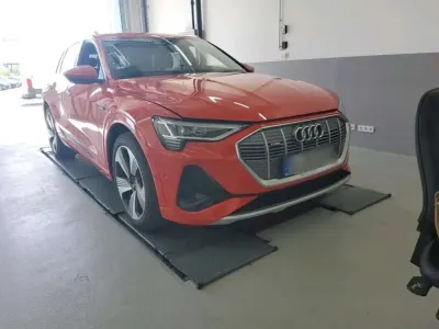 Gebraucht Audi e-tron S-Line 300 kW (408 PS) 2021 Rot SUV