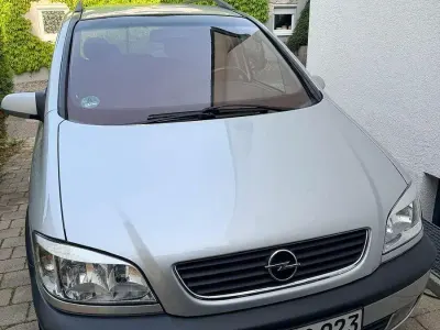 Gebraucht Opel Zafira Elegance 125 PS (91 kW) 2002 Silber Van / Kleinbus