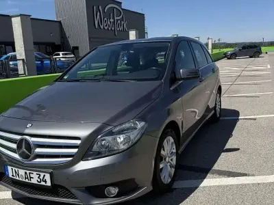 Gebraucht Mercedes B180 122 PS (89 kW) 2012 Grau Kleinwagen