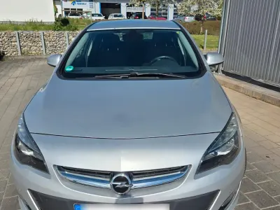 Gebraucht Opel Astra Active 140 PS (102 kW) 2013 Silber Limousine