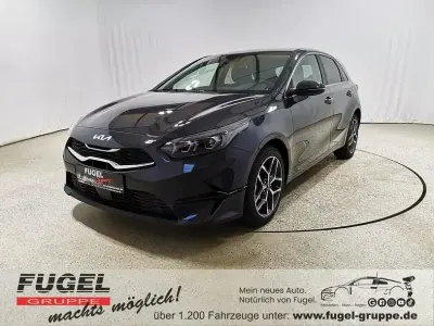 Neu Kia Ceed Style 140 PS (102 kW) 2025 Grau Kleinwagen