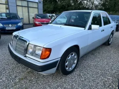Gebraucht Mercedes 200 75 PS (55 kW) 1990 Weiß Limousine