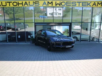 Second-hand Porsche Cayenne S Chrono 441 CP (324 kW) 2018 Negru SUV