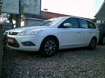 Weiß Gebraucht 2009 Ford Focus Limousine | 1.999 € (Fairer Preis)