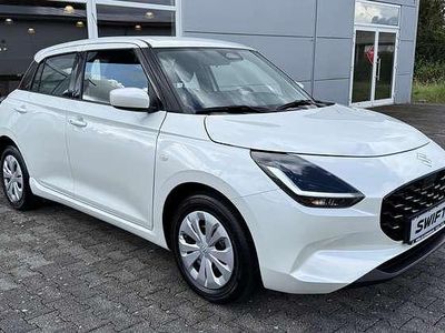 Pure white pearl metallic Neu 2025 Suzuki Swift Club Kleinwagen | 19.880 €