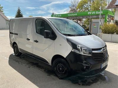 Second-hand Opel Vivaro 140 CP (102 kW) 2015 Argintiu Monovolum