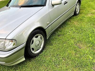 Usata Mercedes C180 122 CV (89 kW) 1998 Argento Berlina