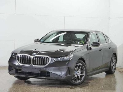 Gebraucht BMW 530e 299 PS (219 kW) 2024 Sophistograu brillanteffekt Limousine