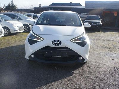 Second-hand Toyota Aygo X-play 72 CP (52 kW) 2019 Alb Hatchback