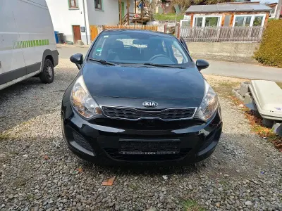 Gebraucht Kia Rio 84 PS (61 kW) 2014 Schwarz Kleinwagen