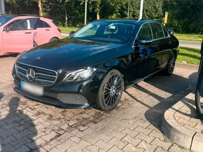 Gebraucht Mercedes E220 150 PS (110 kW) 2019 Schwarz Limousine