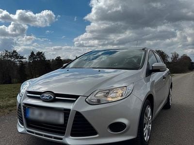 Gebraucht Ford Focus 95 PS (69 kW) 2014 Grau Kombi
