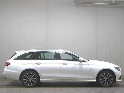 Gebraucht Mercedes E300 Avantgarde 306 PS (225 kW) 2021 Polarweiss Kombi
