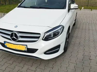 Gebraucht Mercedes B200 AMG line 136 PS (100 kW) 2017 Weiß Van / Kleinbus