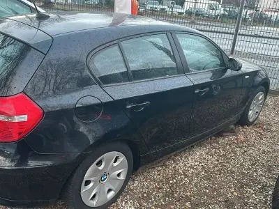 Gebraucht BMW 116 122 PS (89 kW) 2009 Schwarz Kleinwagen