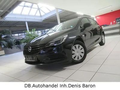 Używany Opel Astra Selection 105 KM (77 kW) 2016 Czarny Sedan/Limuzyna