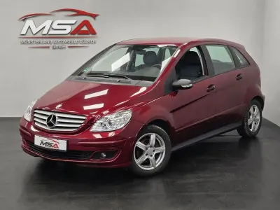 Gebraucht Mercedes B180 109 PS (80 kW) 2006 Rot Van / Kleinbus