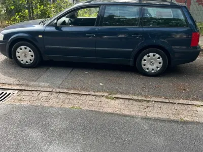 Gebraucht VW Passat 101 PS (74 kW) 1998 Blau Kombi
