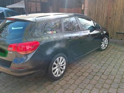 Usado Opel Astra 156 HP (114 kW) 2012 Preto Carrinha