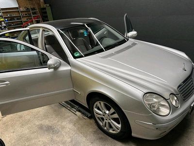 Grau Gebraucht 2003 Mercedes E200 Limousine | 4.200 € (Fairer Preis)