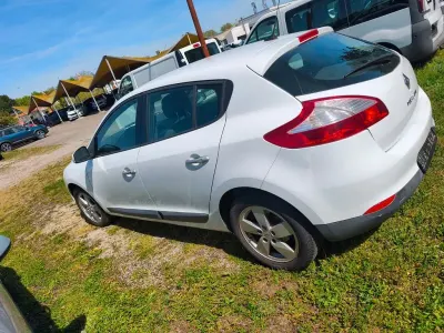 Usata Renault Mégane Dynamique 110 CV (80 kW) 2011 Bianco Berlina