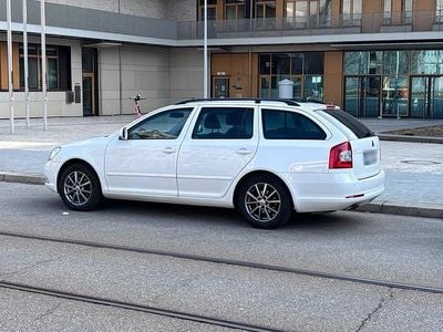 Gebraucht Skoda Octavia 150 PS (110 kW) 2012 Weiß Kombi