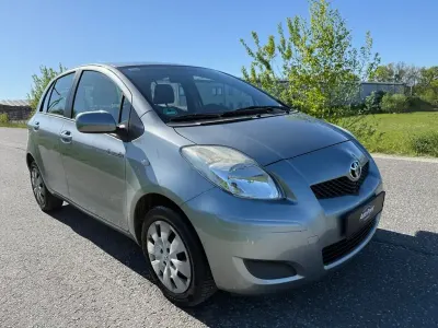 Usata Toyota Yaris 101 CV (74 kW) 2009 Grigio Utilitaria