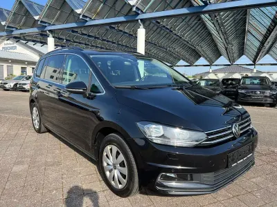 Gebraucht VW Touran Comfortline 150 PS (110 kW) 2023 Schwarz Van / Kleinbus