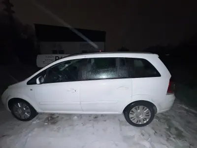 Gebraucht Opel Zafira 110 PS (80 kW) 2012 Weiß Van / Kleinbus