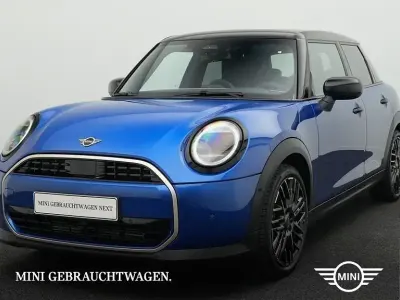 Occasion Mini Cooper Favoured 156 PK (114 kW) 2024 Blauw Hatchback